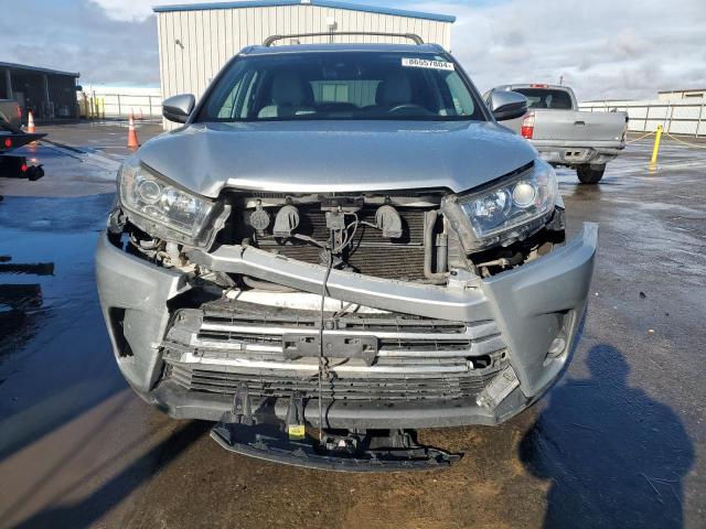  TOYOTA HIGHLANDER 2017 Серебристый