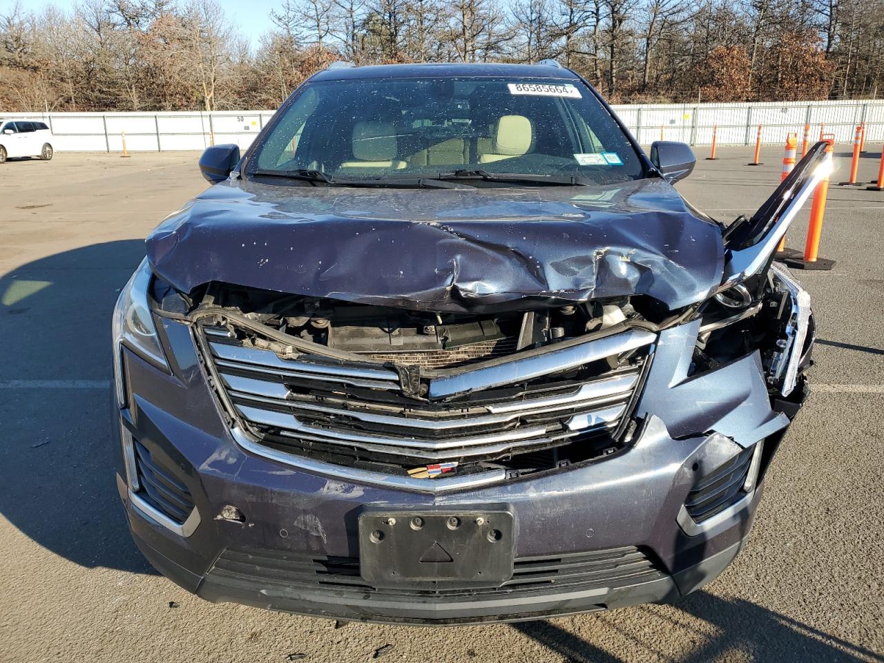 VIN 1GYKNCRS7JZ141042 2018 CADILLAC XT5 no.5