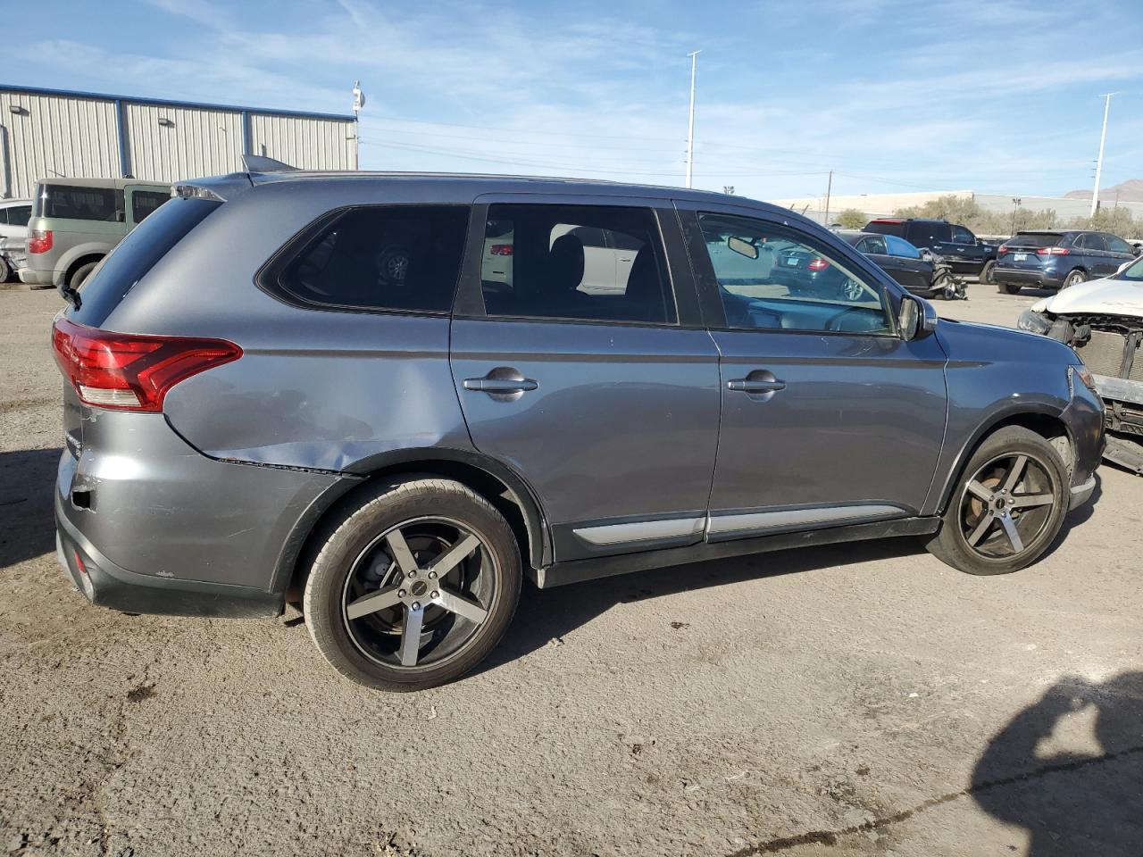 2017 Mitsubishi Outlander - Image 3