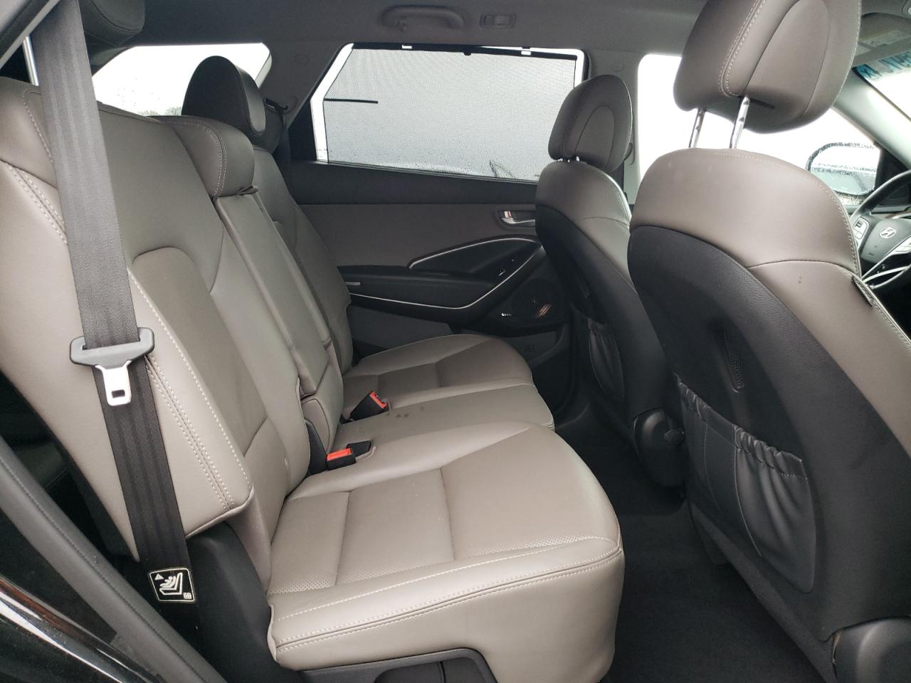 2017 Hyundai Santa Fe - Image 11