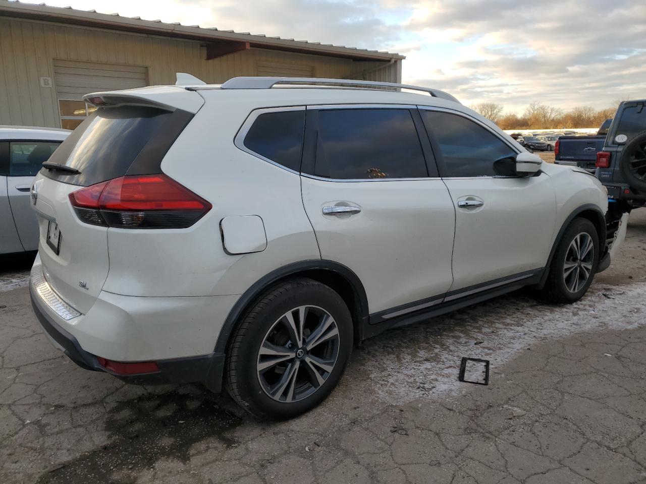 2017 Nissan Rogue - Image 3