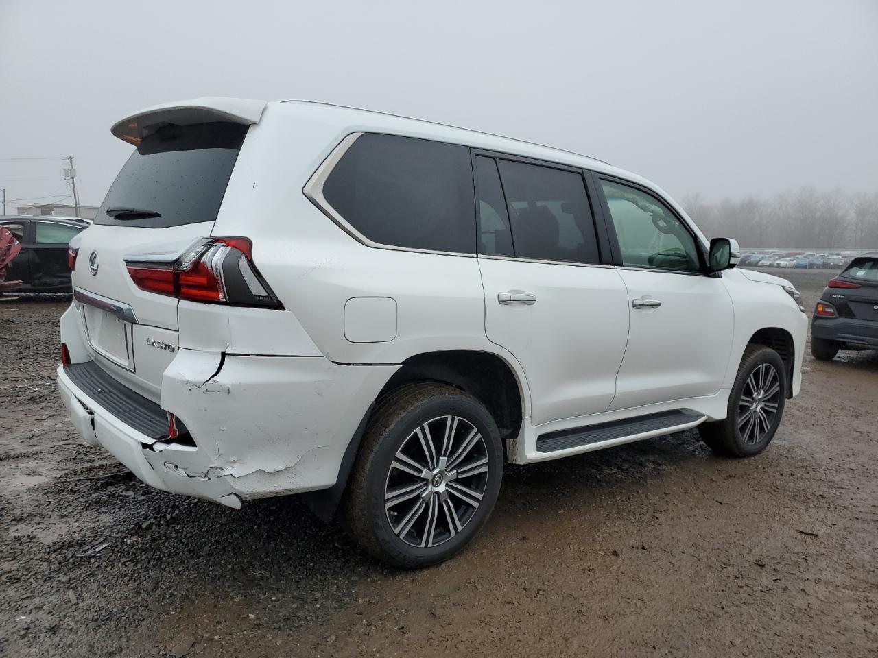 VIN JTJHY7AX7J4257535 2018 LEXUS LX570 no.3