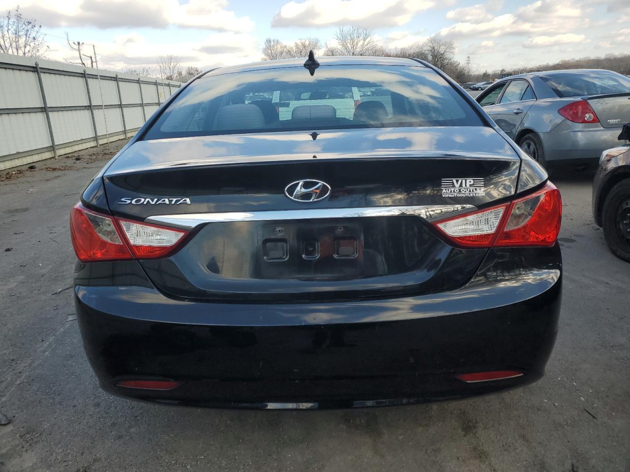 2011 Hyundai Sonata - Image 6