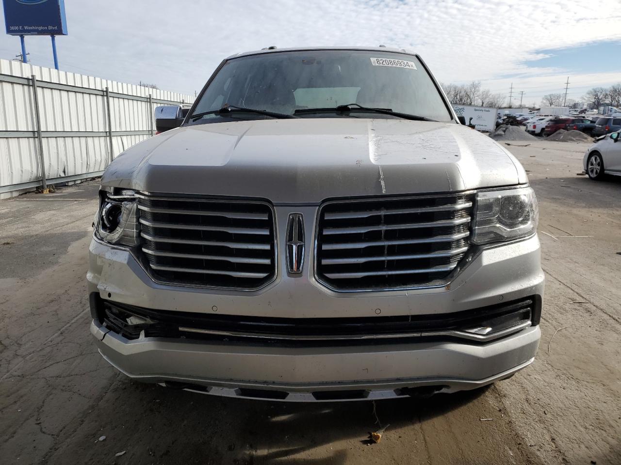 2017 Lincoln Navigator - Image 5