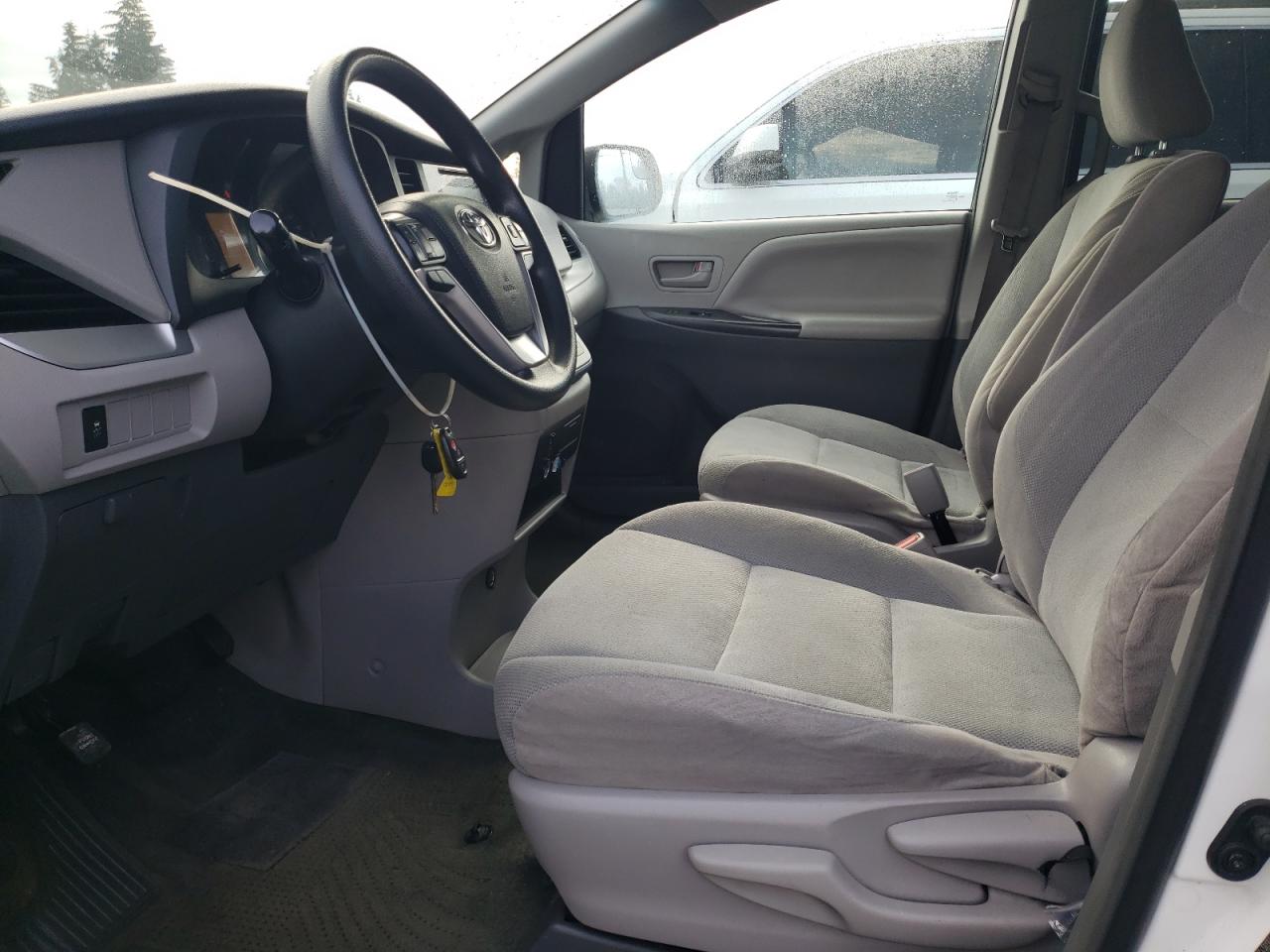 2016 Toyota Sienna - Image 7