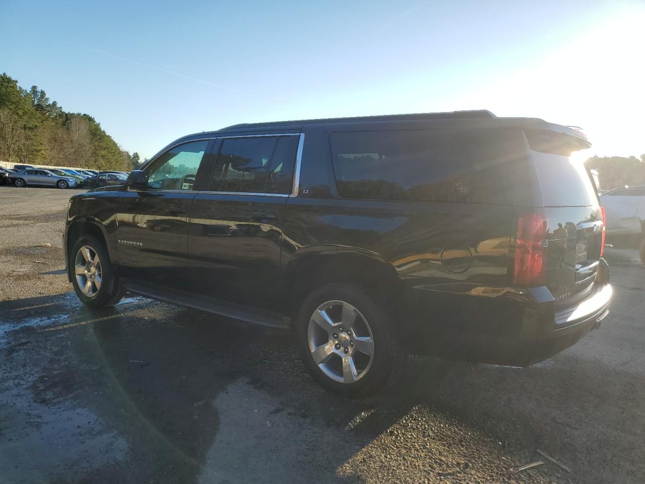 VIN 1GNSCJKC3FR145445 2015 CHEVROLET SUBURBAN no.2