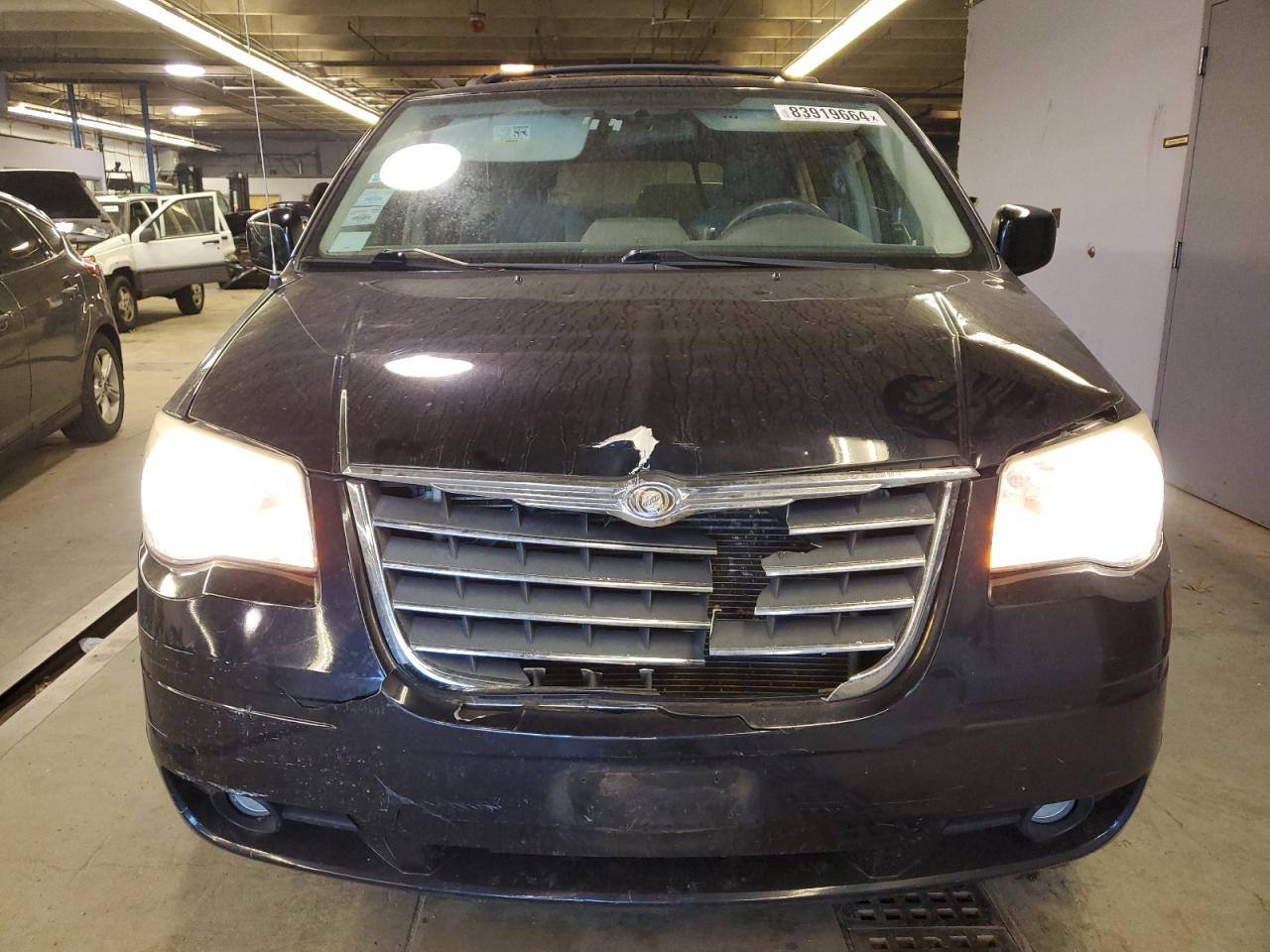 2010 Chrysler Town & Country - Image 5