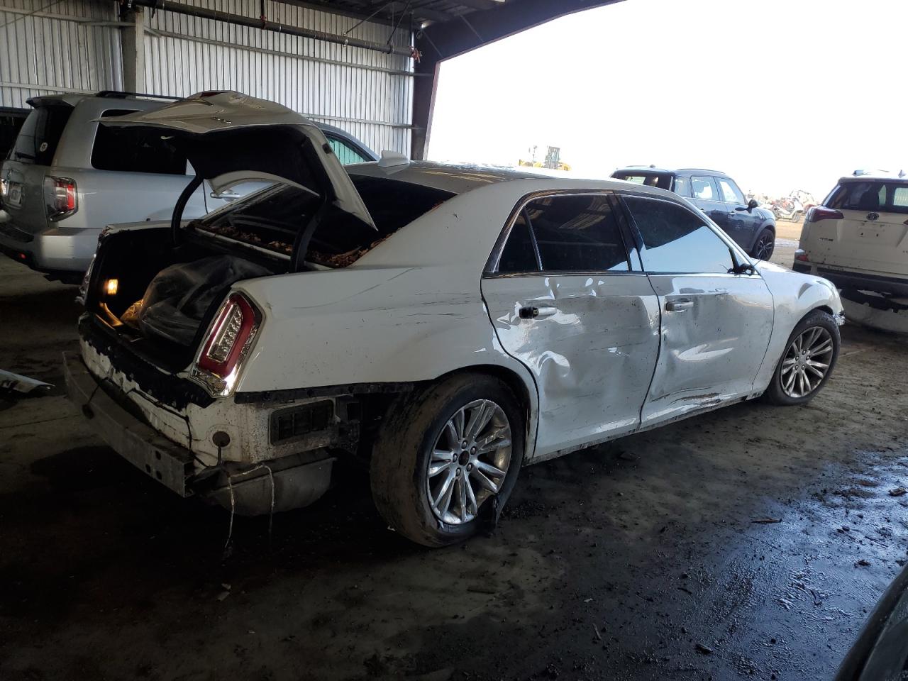 2017 Chrysler 300 - Image 3