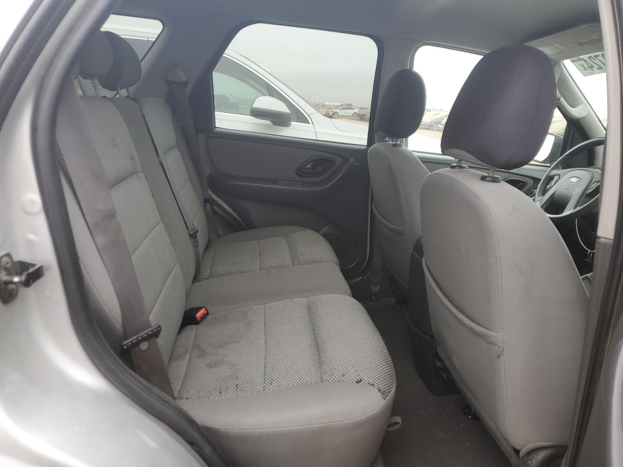 2005 Ford Escape - Image 11