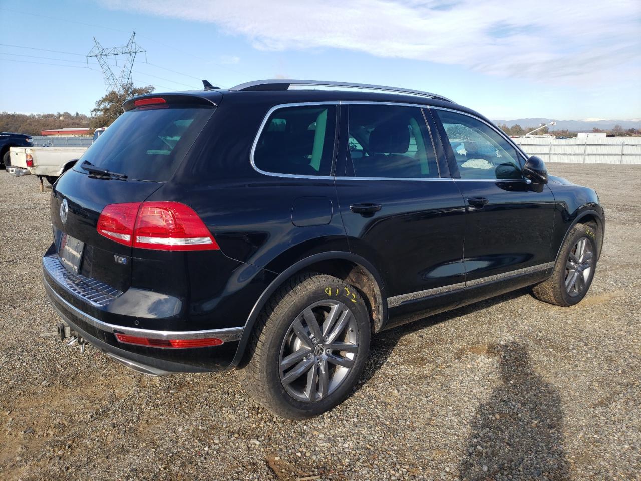 2015 Volkswagen Touareg - Image 3