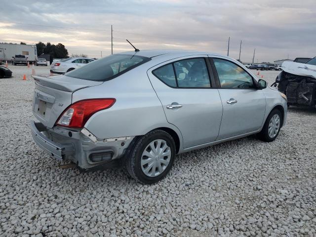  NISSAN VERSA 2017 Srebrny