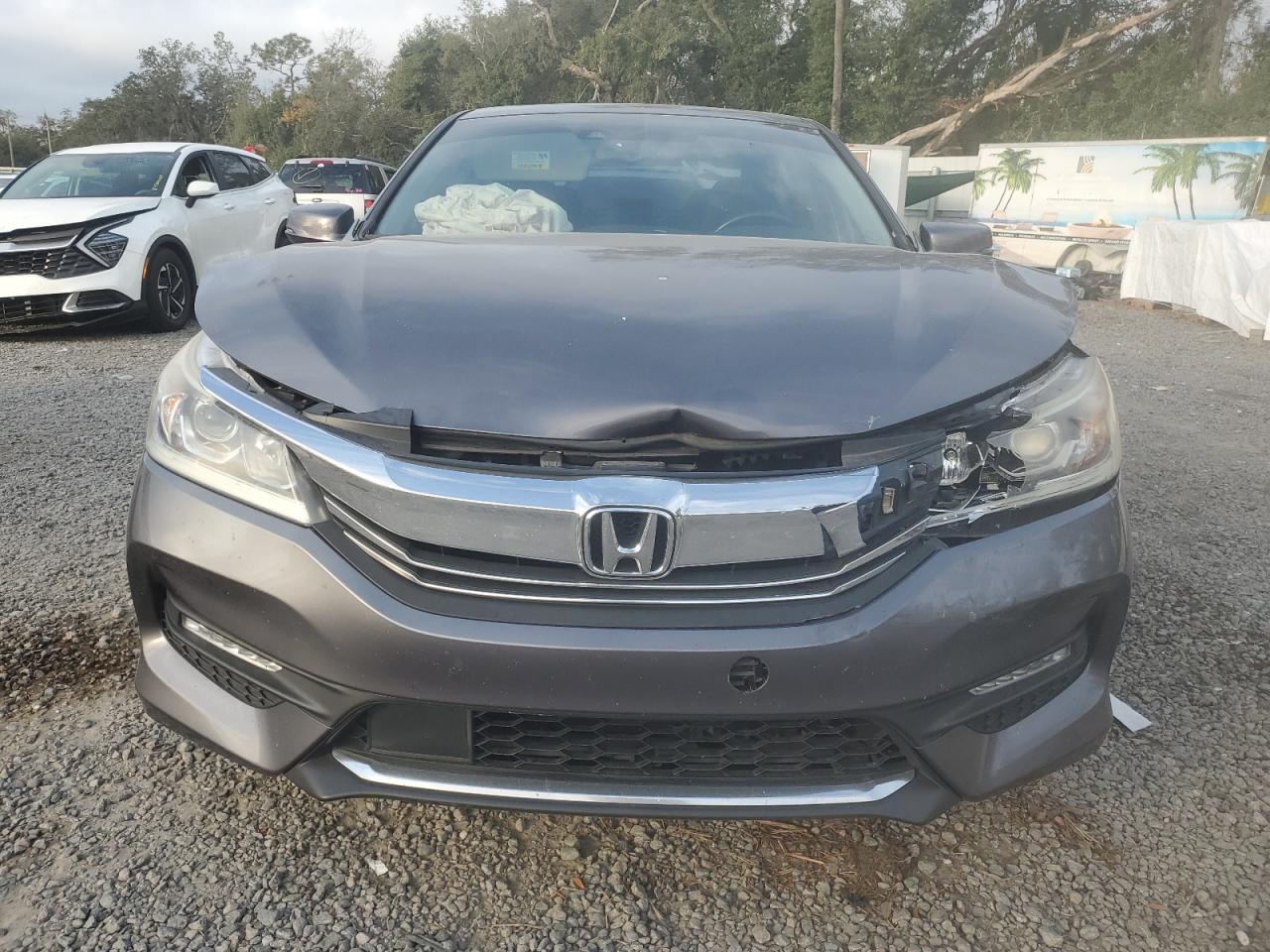 VIN 1HGCR2F9XGA160526 2016 HONDA ACCORD no.5