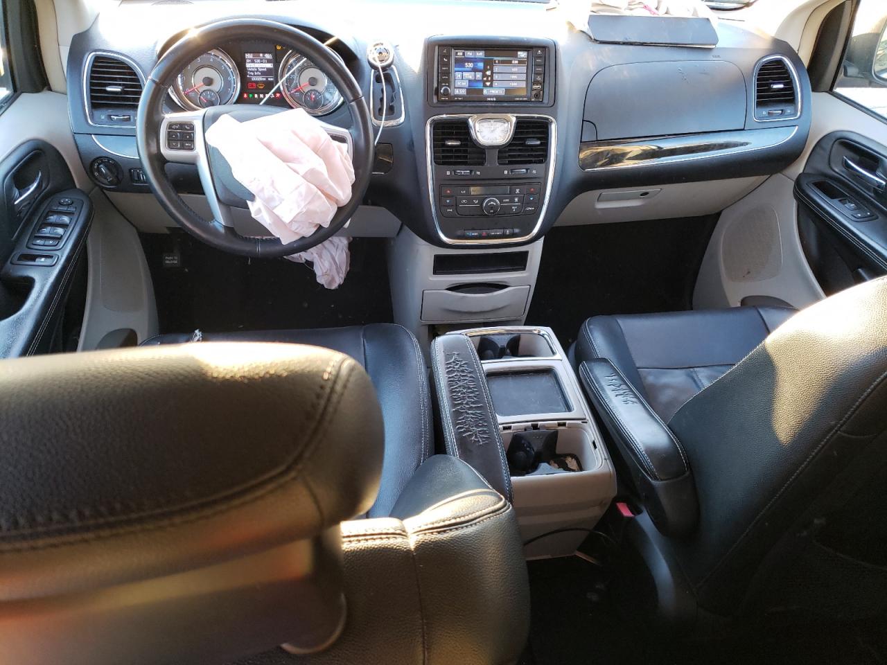 2013 Chrysler Town & Country - Image 8