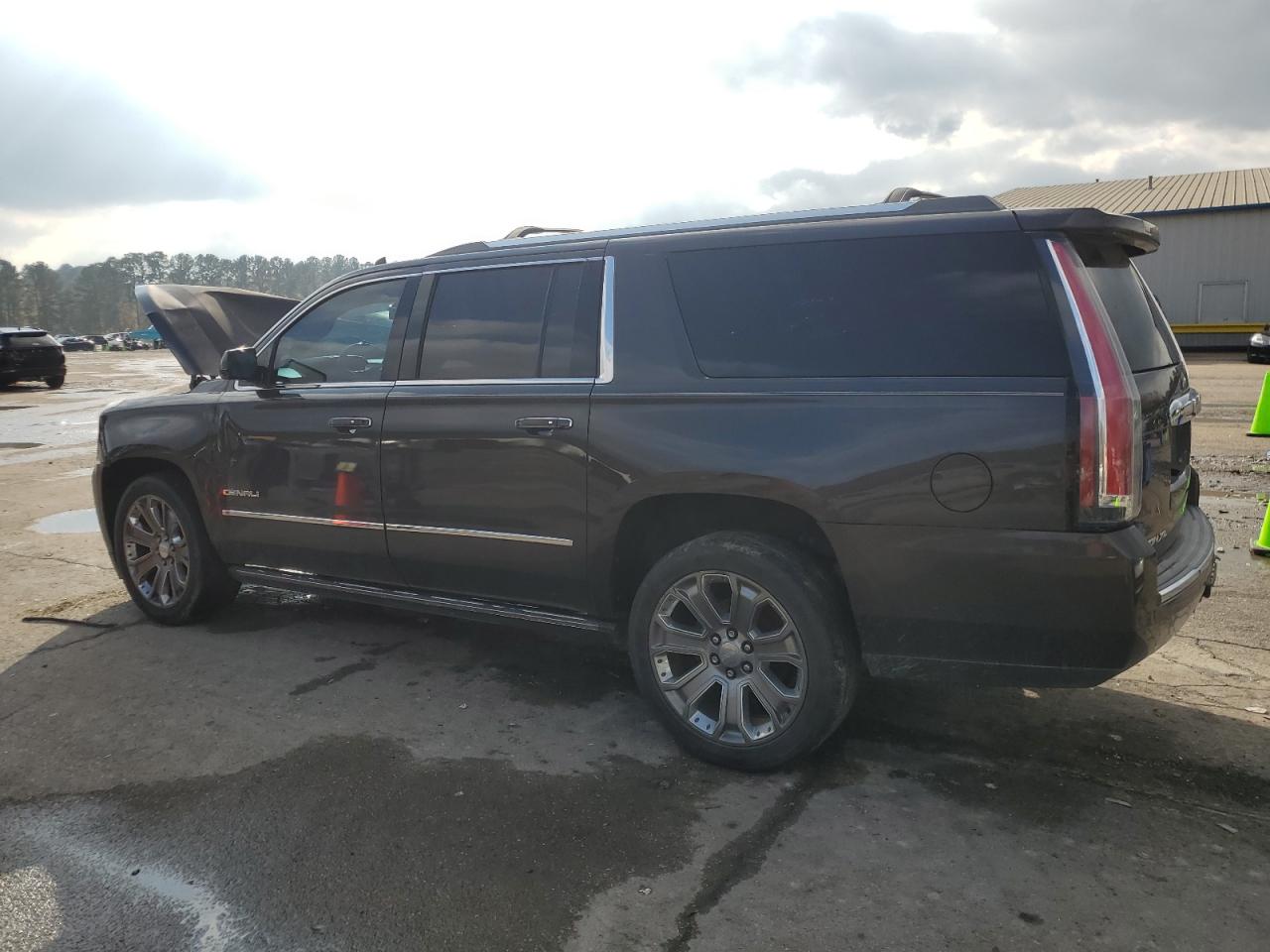 2016 GMC Yukon - Image 2