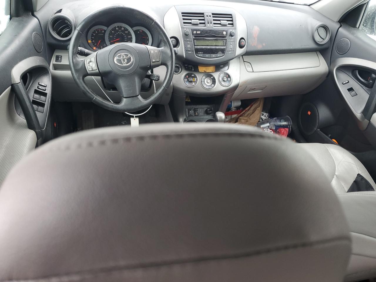 2011 Toyota RAV 4 - Image 8