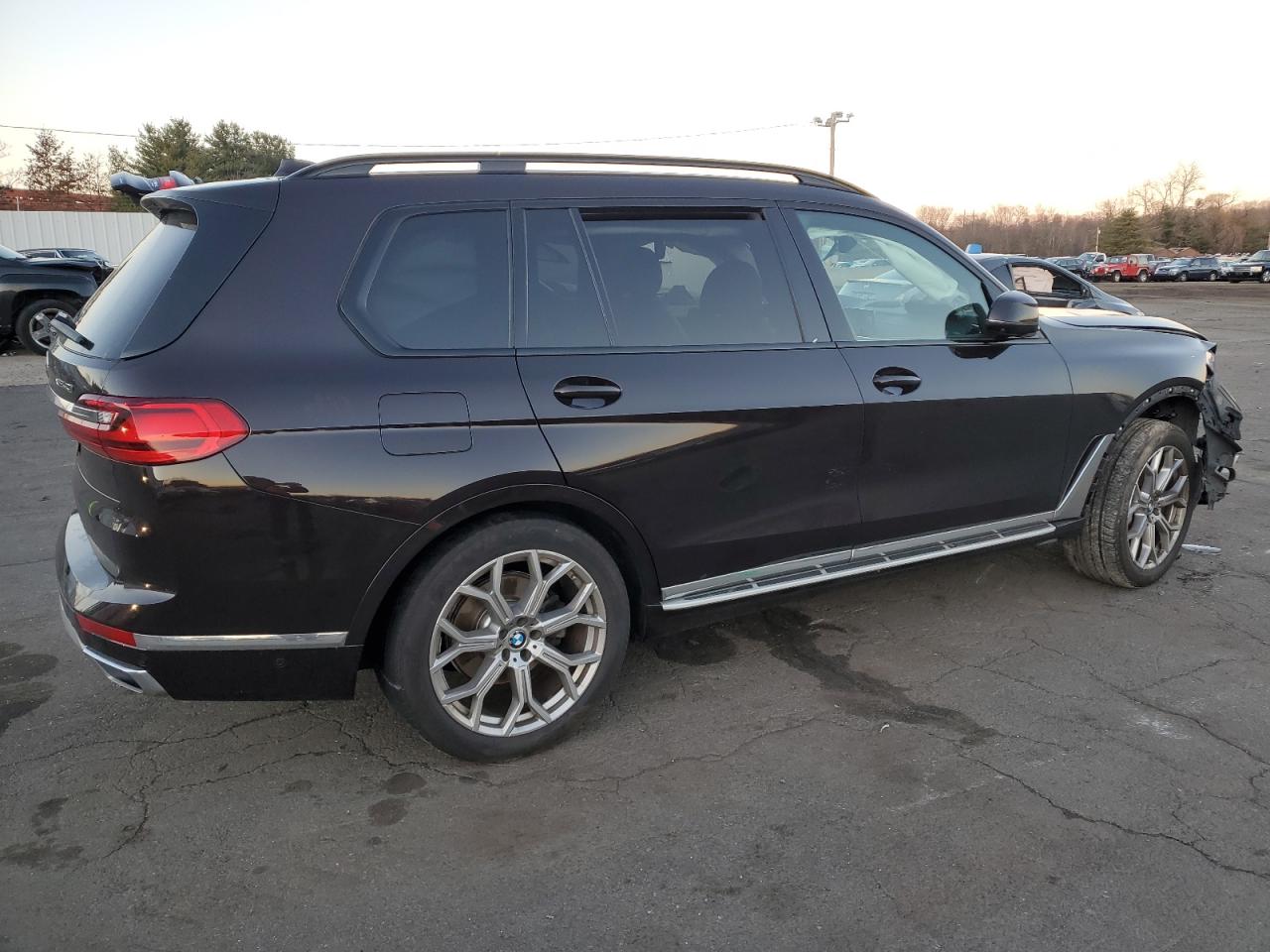 VIN 5UXCW2C02N9M36577 2022 BMW X7 no.3