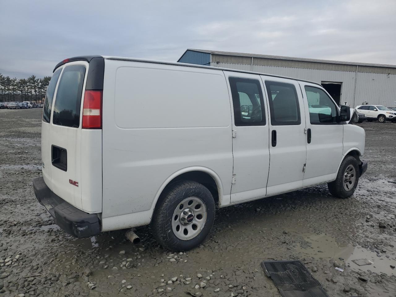 VIN 1GTS7AFX4E1118262 2014 GMC SAVANA no.3