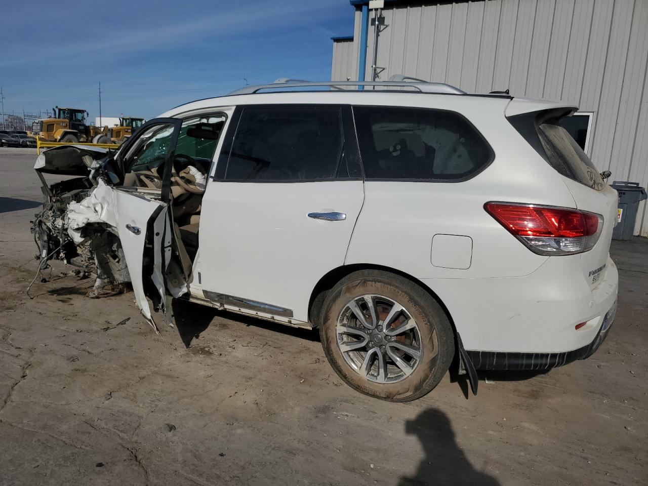 2013 Nissan Pathfinder - Image 2