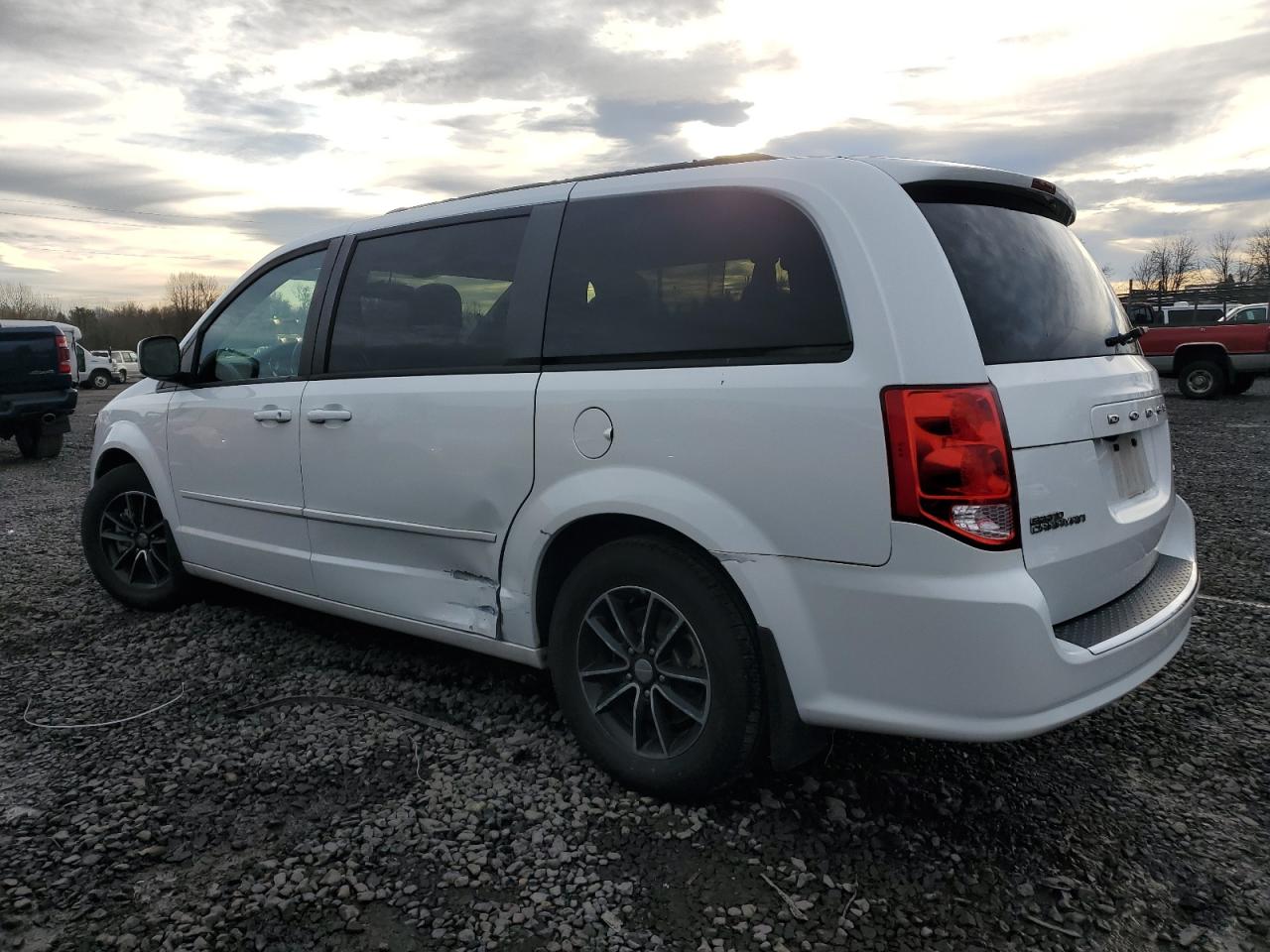 2017 Dodge Caravan - Image 2