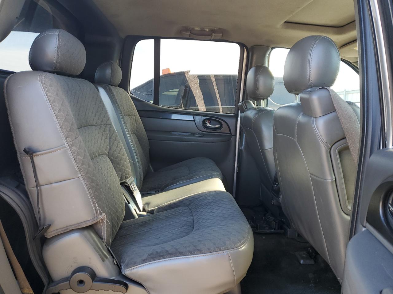 2004 GMC Envoy - Image 11