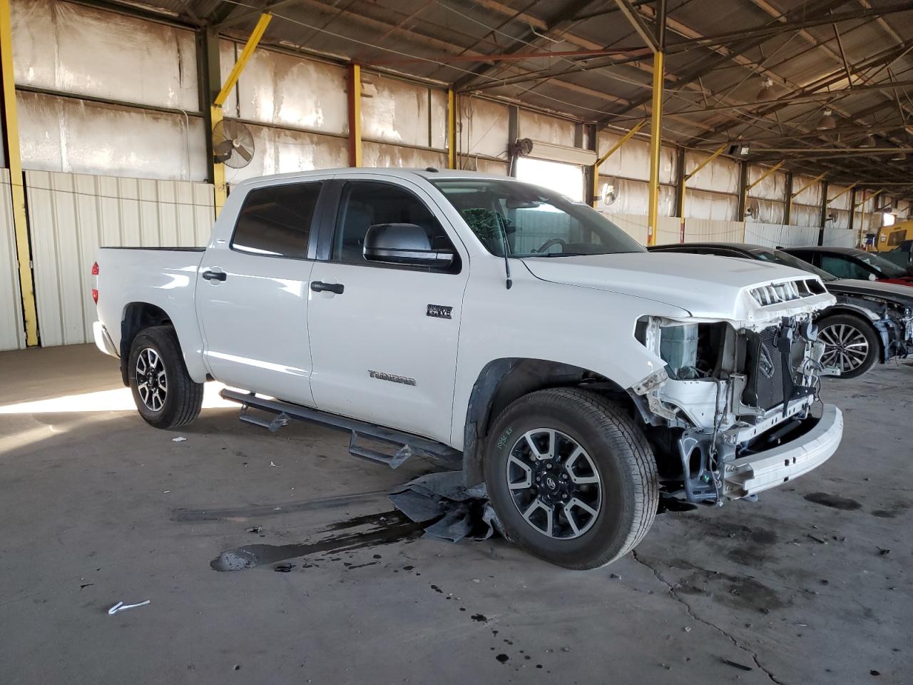 VIN 5TFDY5F13JX688625 2018 TOYOTA TUNDRA no.4