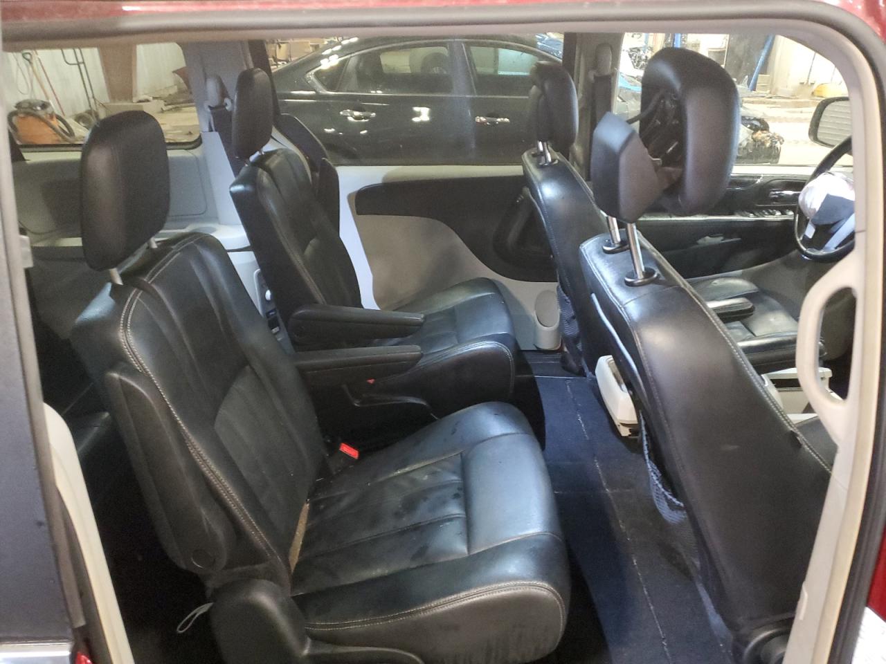 2015 Chrysler Town & Country - Image 11