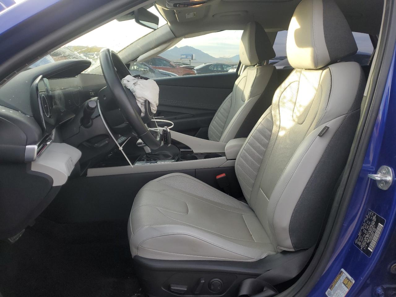2022 Hyundai Elantra - Image 7