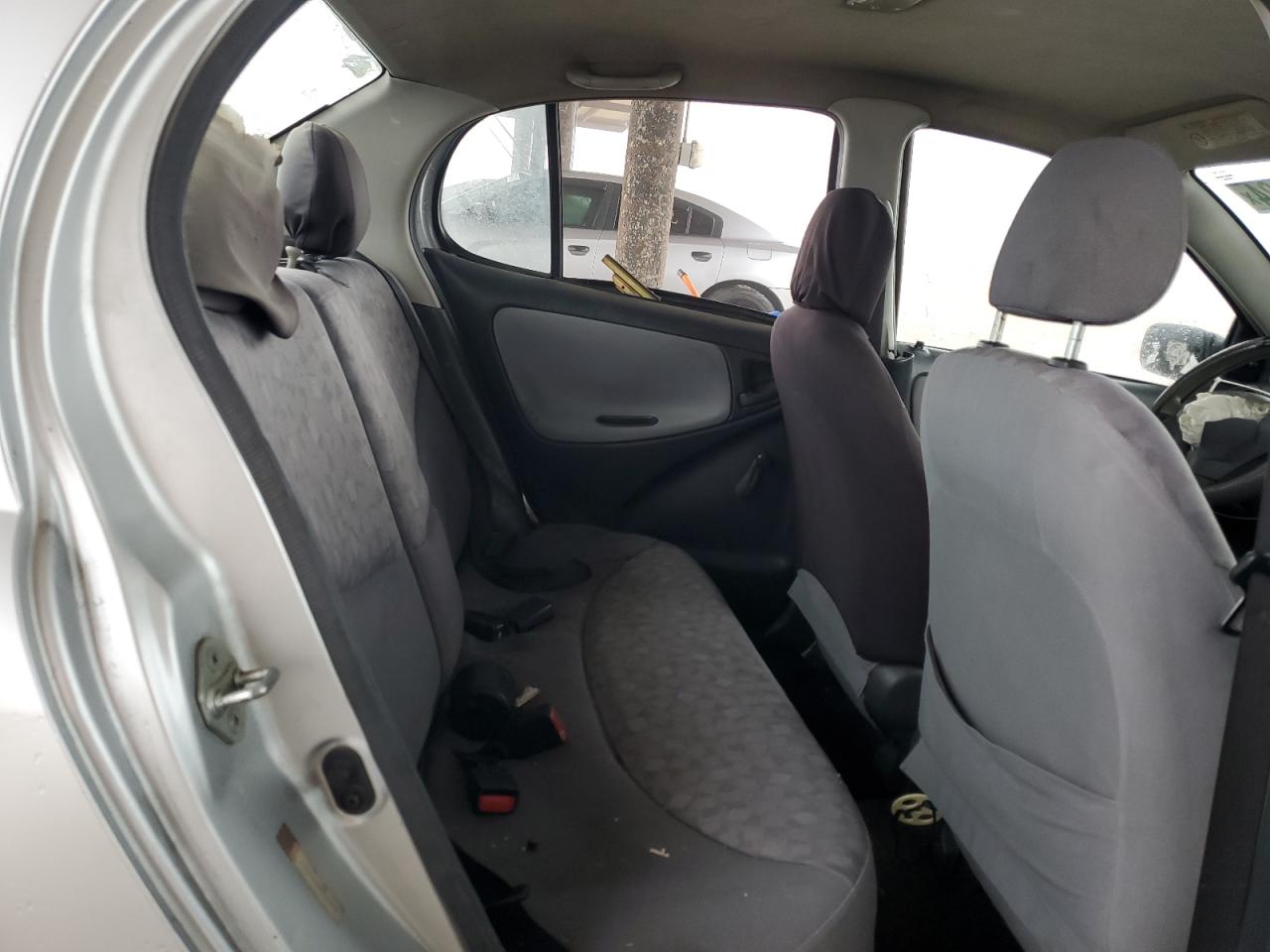 2002 Toyota Echo - Image 10