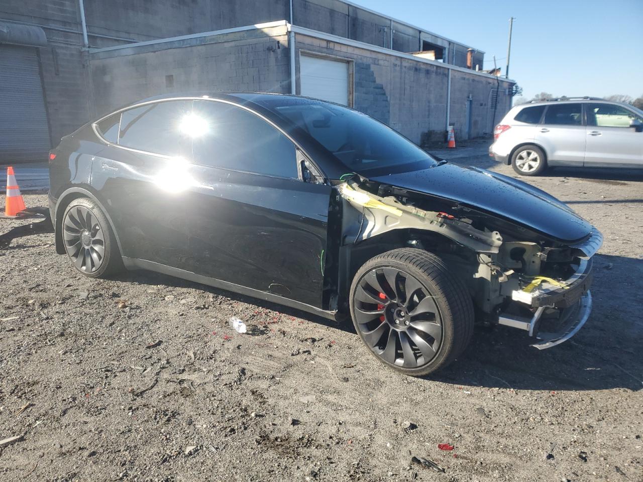 VIN 7SAYGDEF1NF543047 2022 TESLA MODEL Y no.4