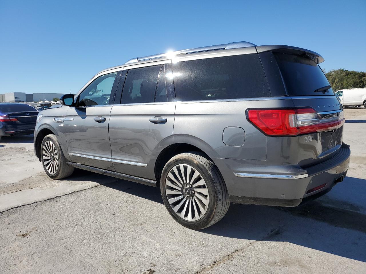 2021 Lincoln Navigator - Image 2
