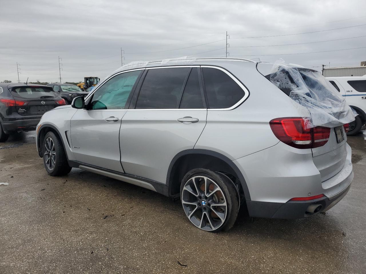 VIN 5UXKR2C52H0U18166 2017 BMW X5 no.2