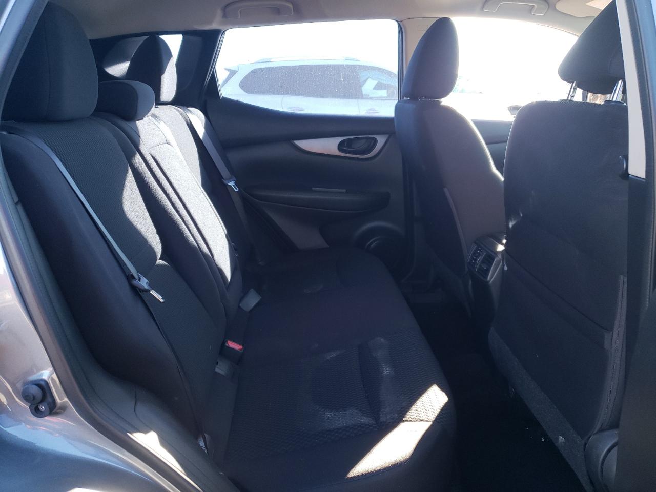 2017 Nissan Rogue - Image 12