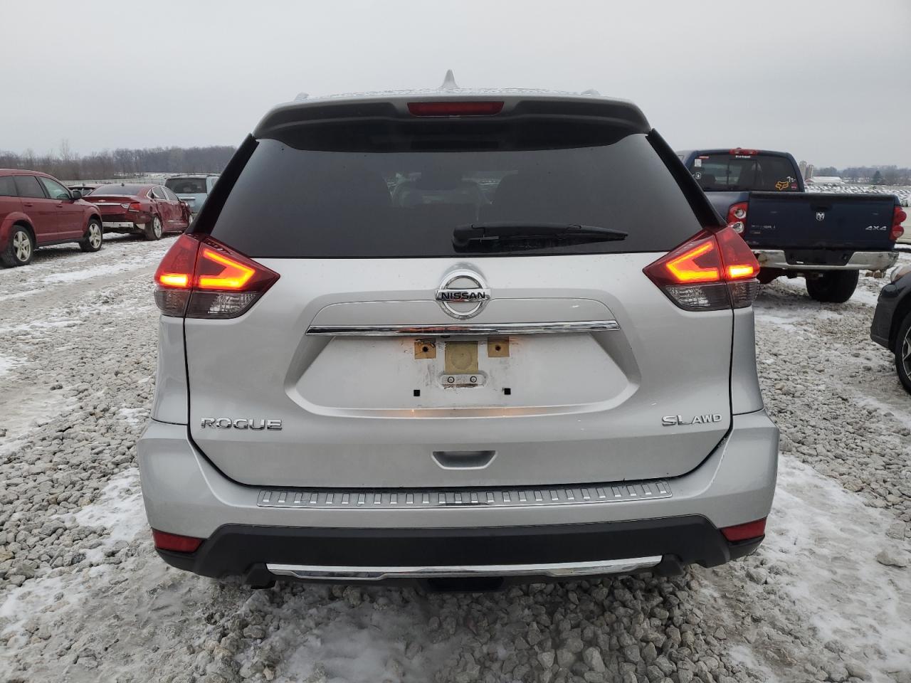 2018 Nissan Rogue - Image 6