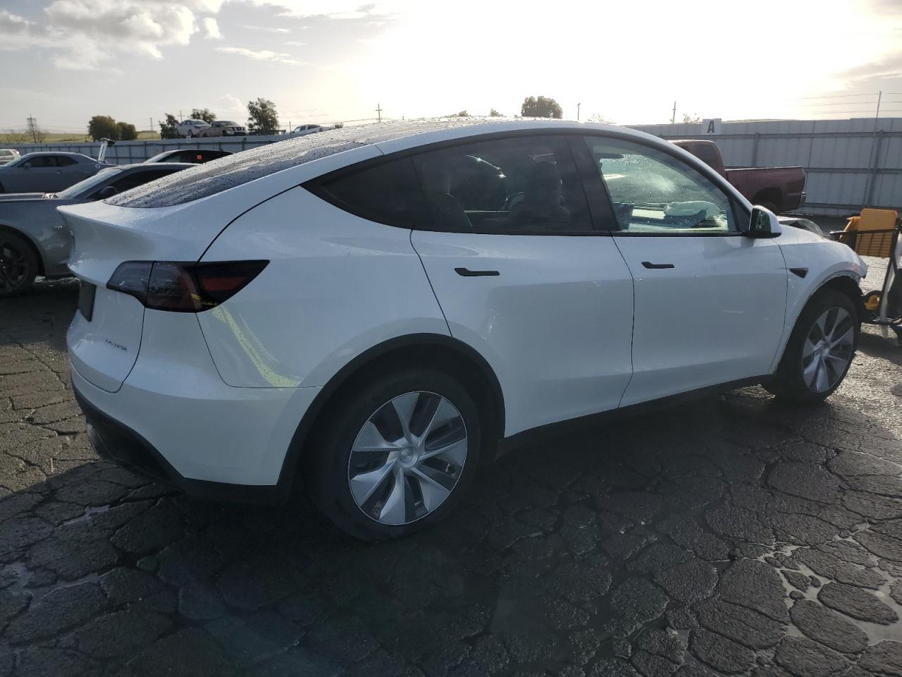 VIN 7SAYGDEE4PF695575 2023 TESLA MODEL Y no.3