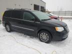 2015 Chrysler Town & Country Touring L na sprzedaż w Appleton, WI - Front End