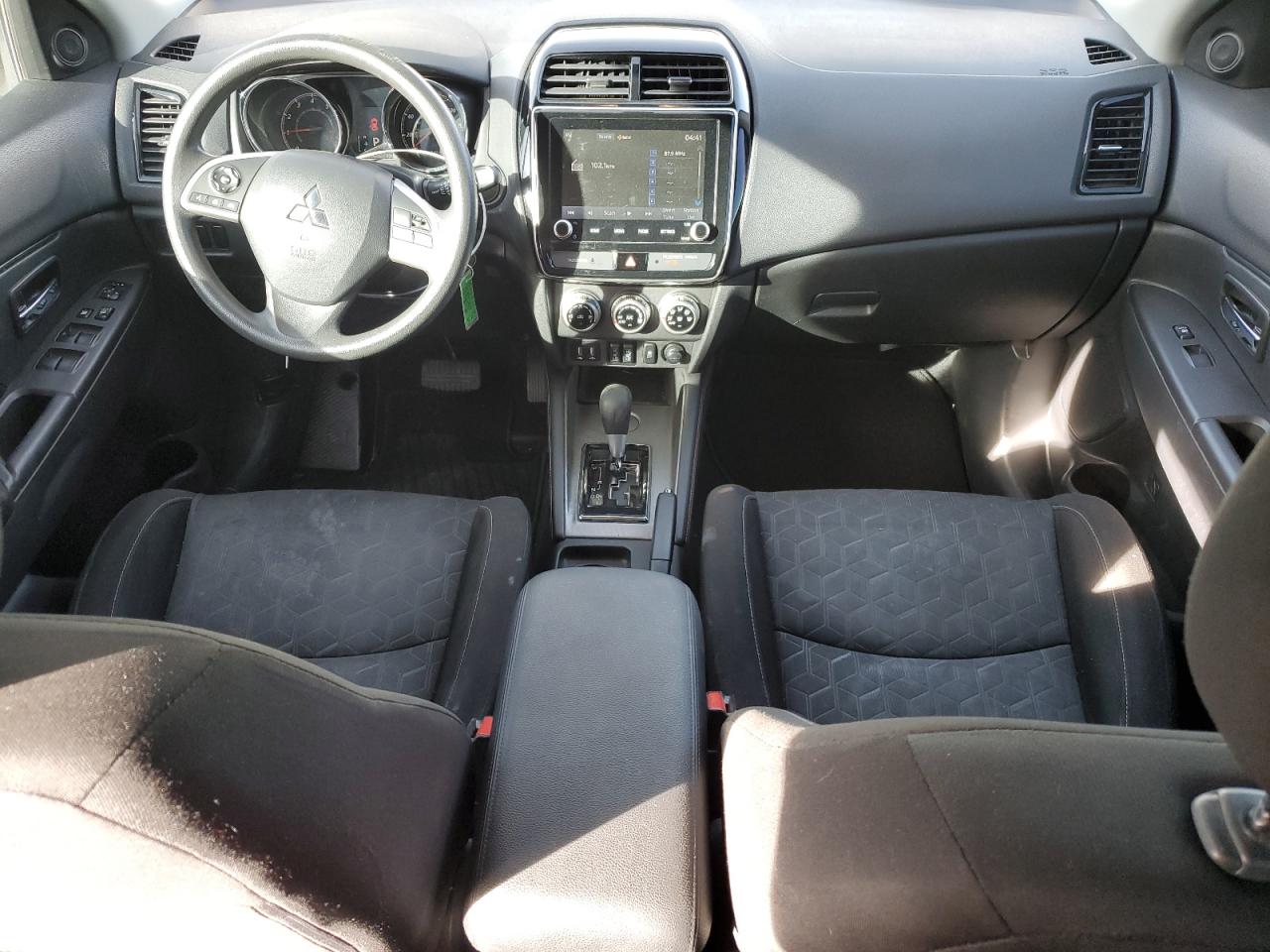 2020 Mitsubishi Outlander - Image 8