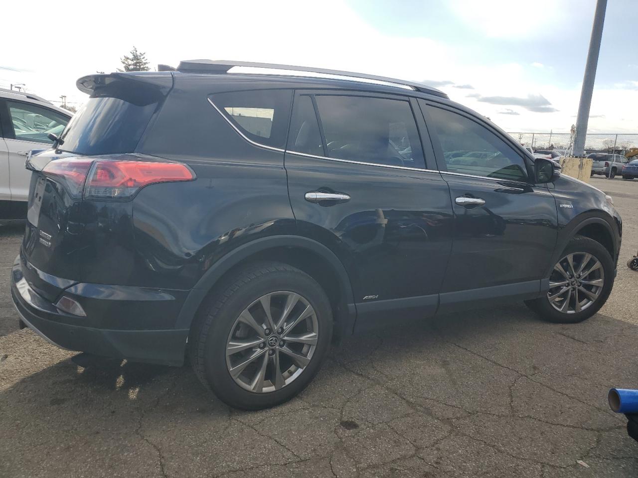 2017 Toyota RAV 4 - Image 3