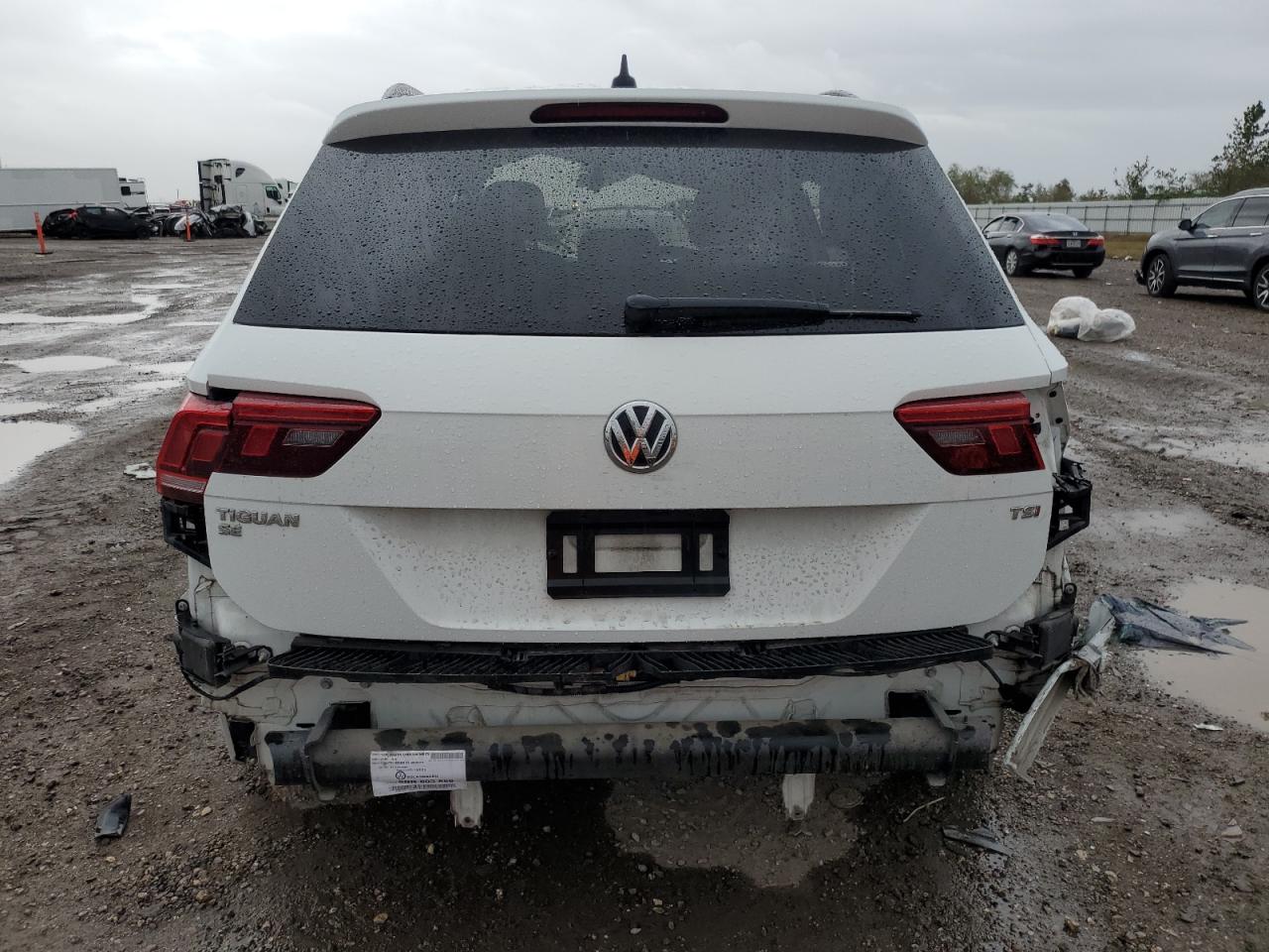2018 Volkswagen Tiguan - Image 6