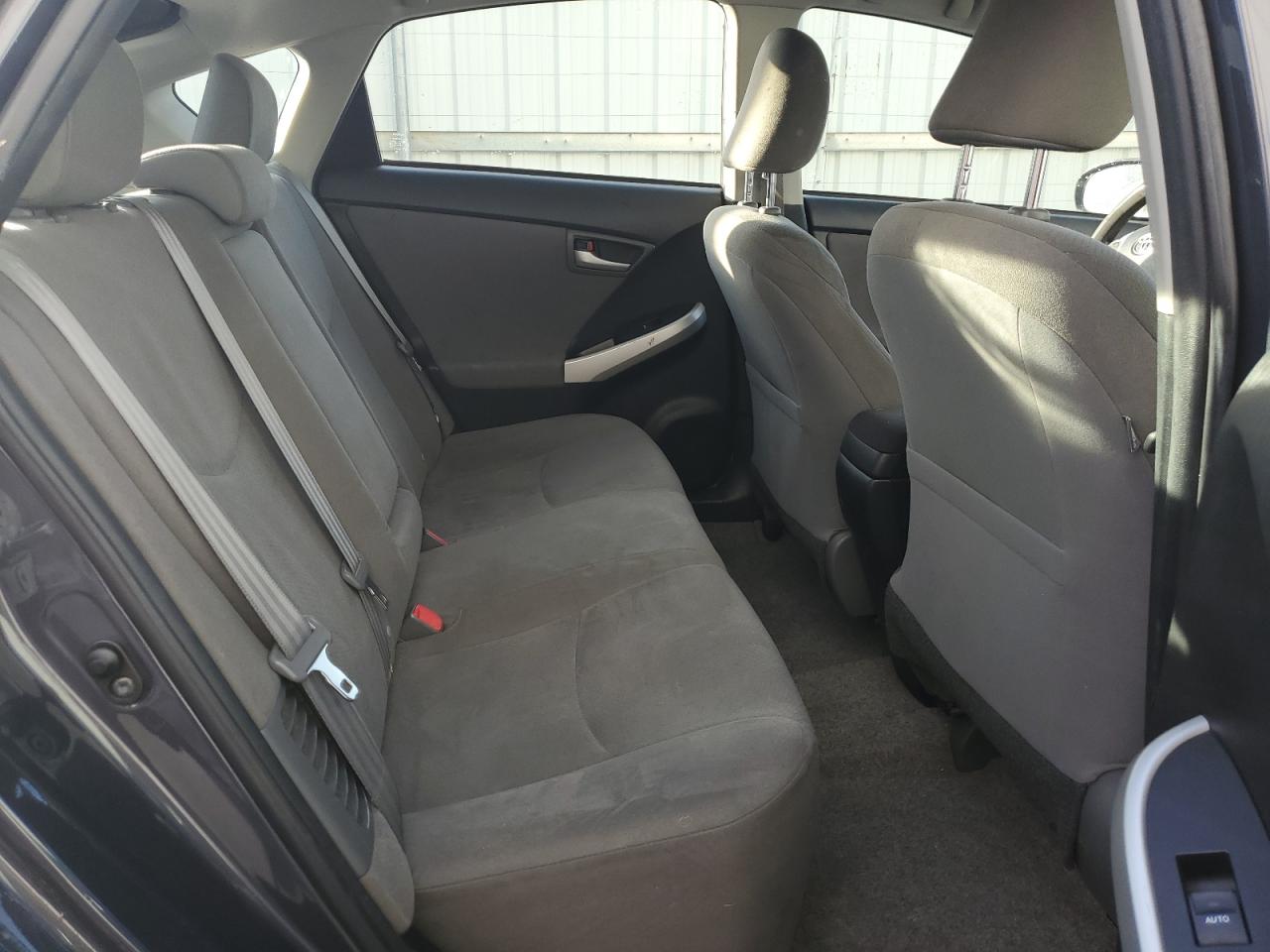 2015 Toyota Prius - Image 10