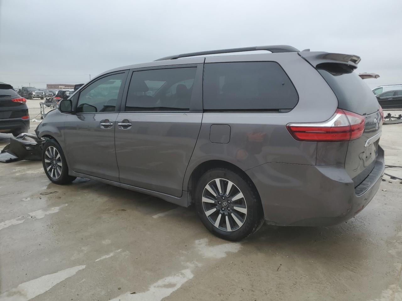 5TDYZ3DC7KS966294 2019 TOYOTA SIENNA - Image 2