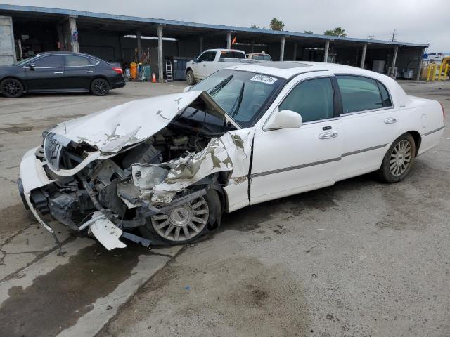 2003 Lincoln Town Car Signature