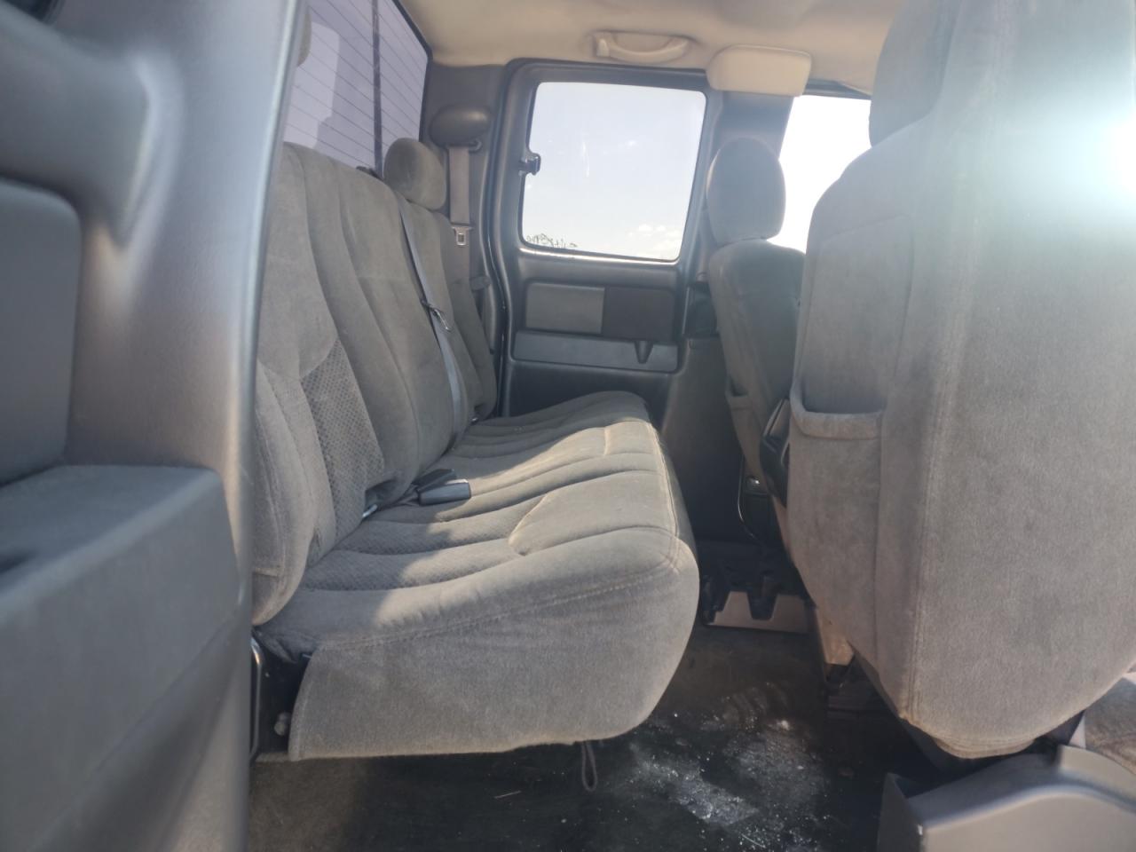 2006 Chevrolet Silverado - Image 11