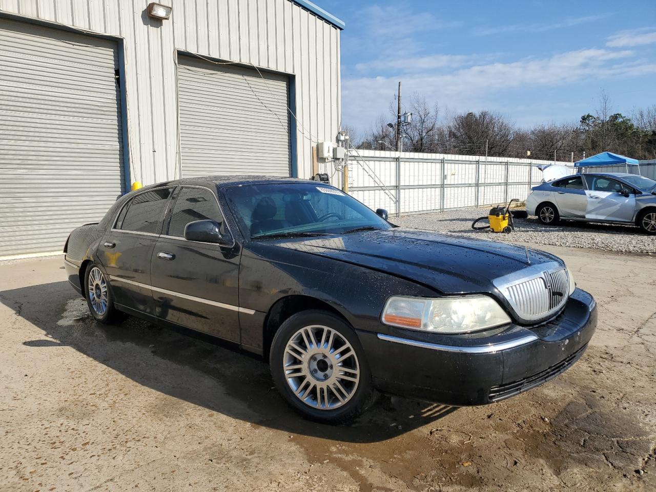 2006 Lincoln Town Car - Image 4