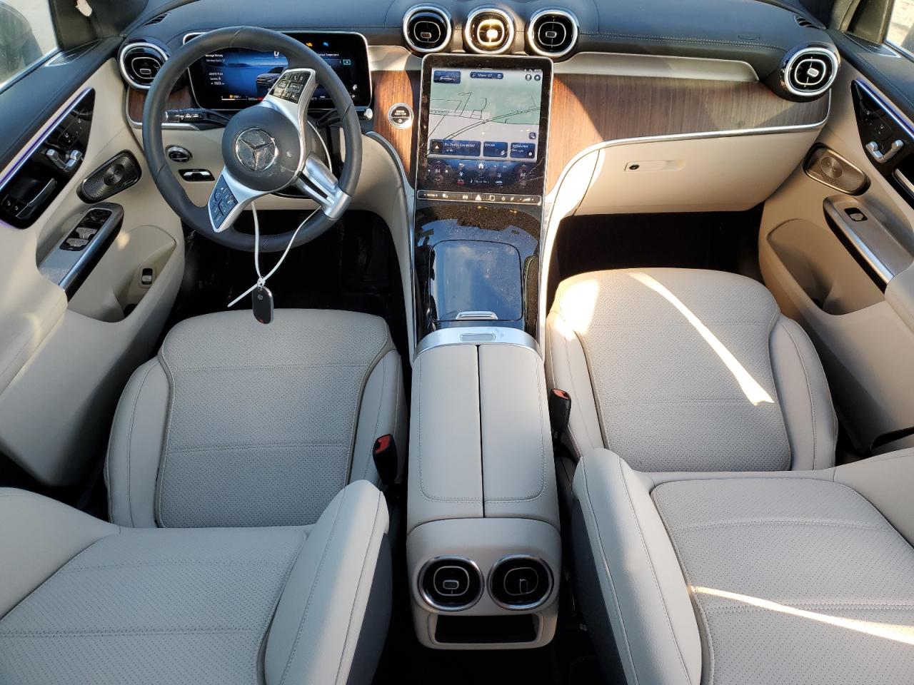 2024 Mercedes-Benz GLC - Image 8