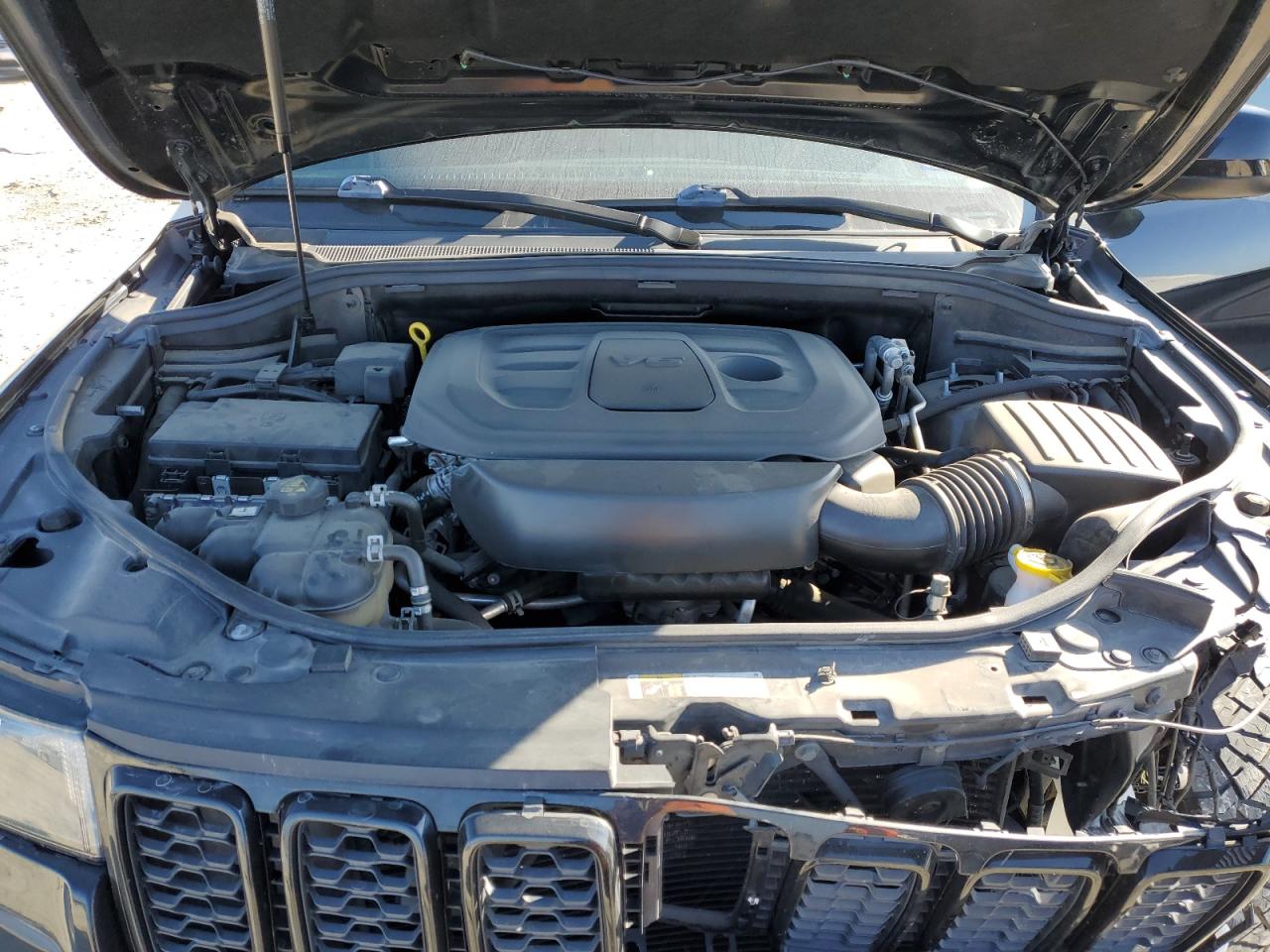 2019 Jeep Grand Cherokee - Image 12