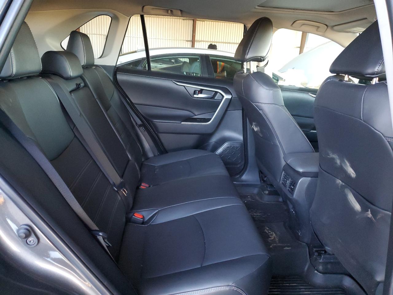 2023 Toyota RAV 4 - Image 11