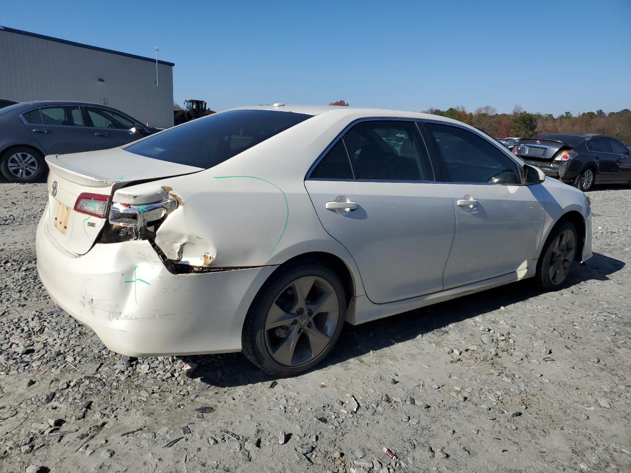 VIN 4T1BF1FK0EU427552 2014 TOYOTA CAMRY no.3