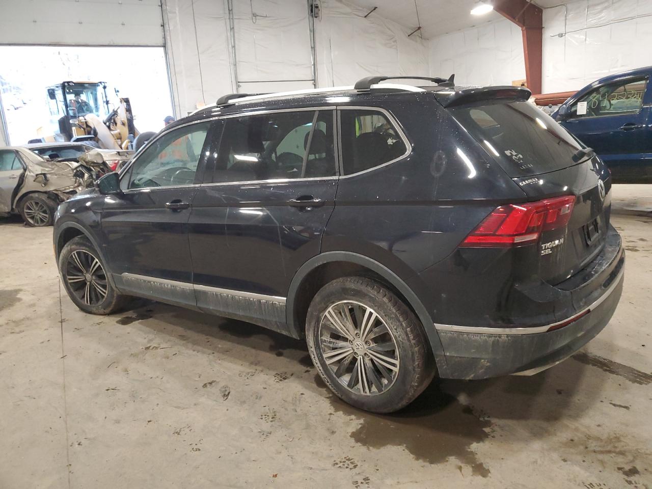 2018 Volkswagen Tiguan - Image 2