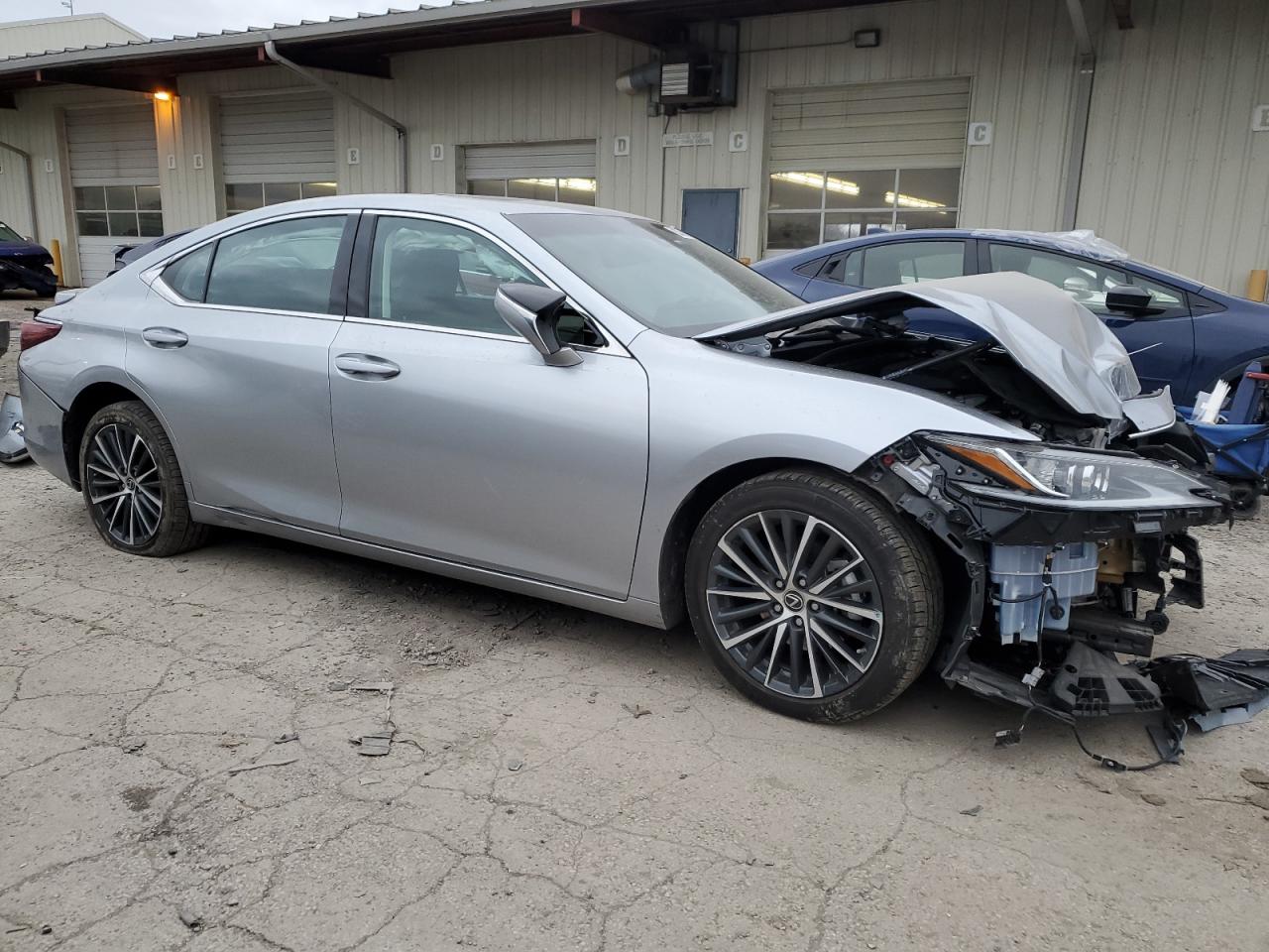 2023 Lexus ES - Image 4