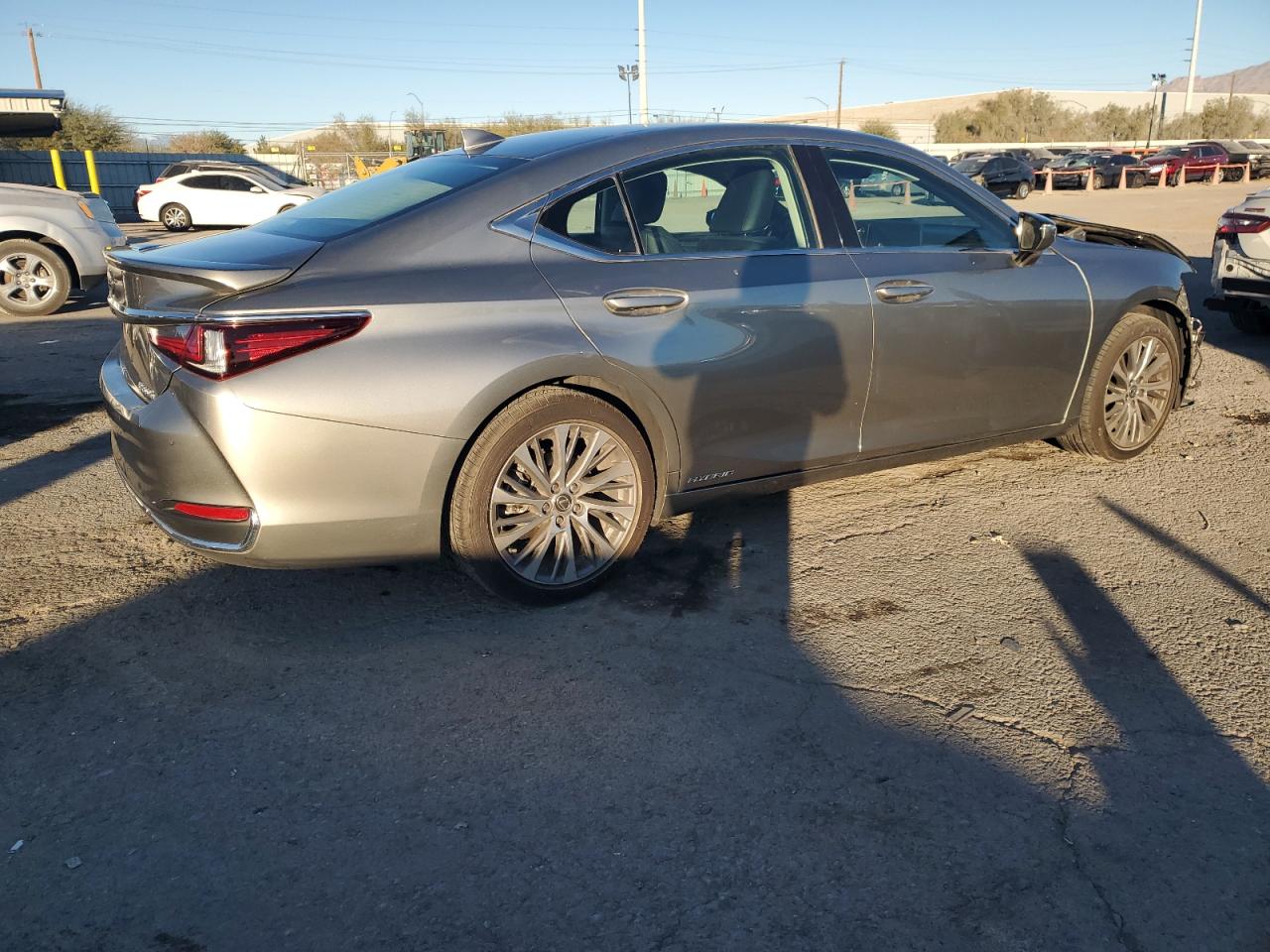 VIN 58AD21B18LU006329 2020 LEXUS ES300 no.3